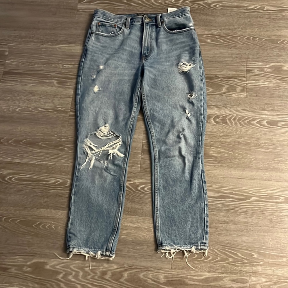Abercrombie & Fitch Destroyed Mom Jeans 27